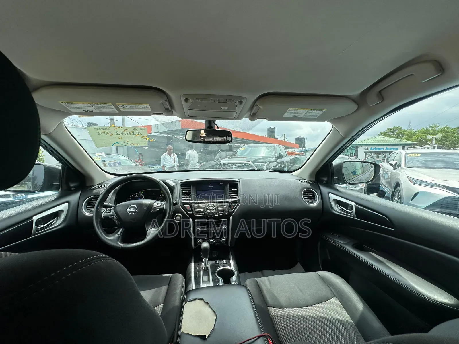 Nissan Pathfinder SV 2018 Black