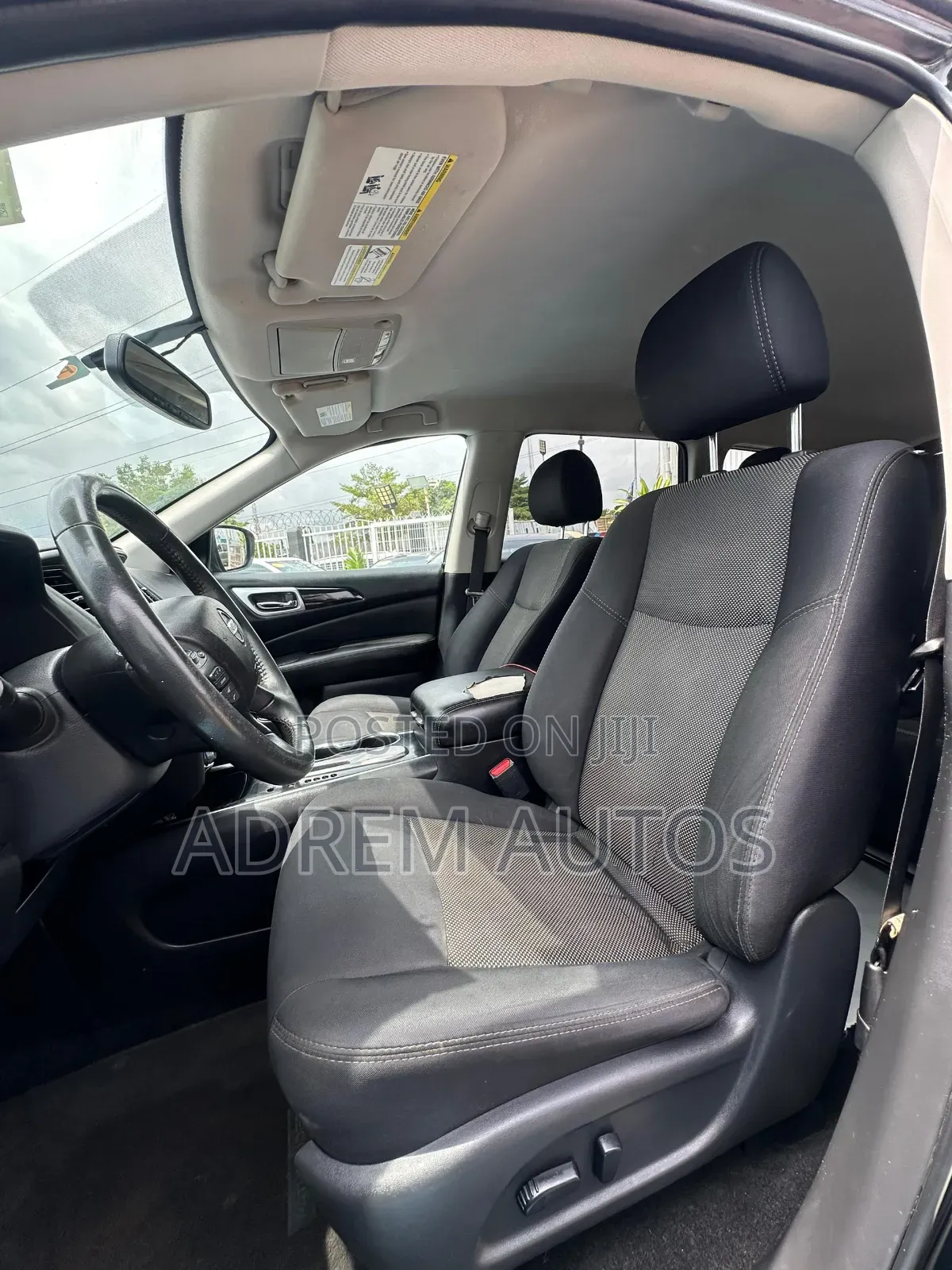Nissan Pathfinder SV 2018 Black