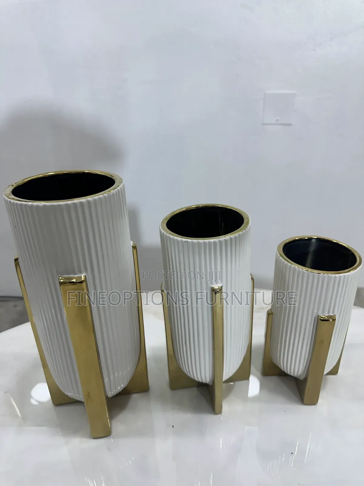 The Ivory Ribbed Vase Set