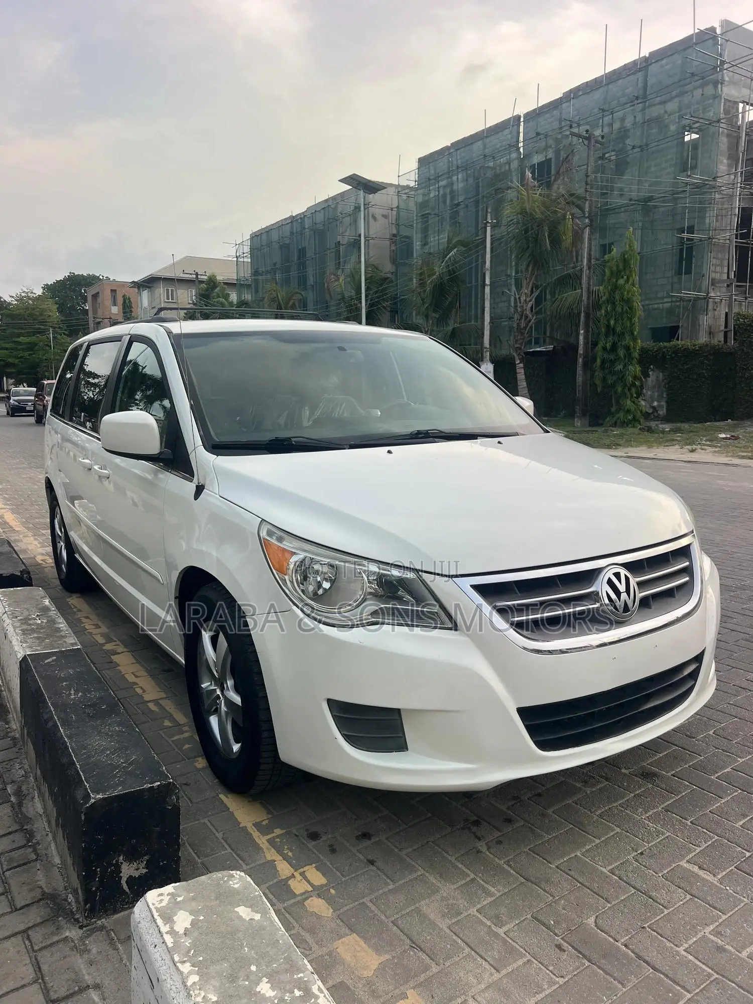 Volkswagen Routan 2014 White