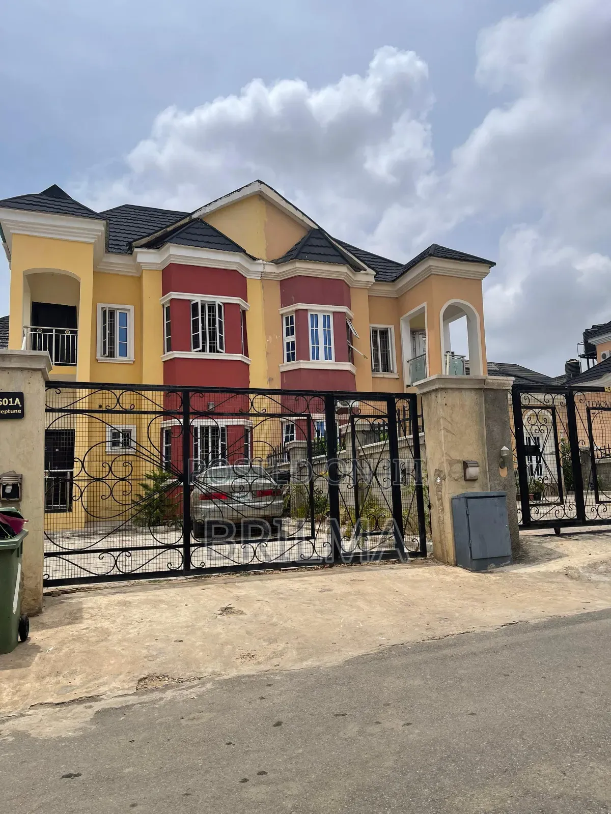5bdrm Duplex in FHA for sale