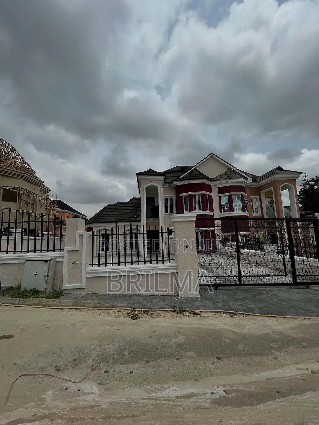 5bdrm Duplex in FHA for sale