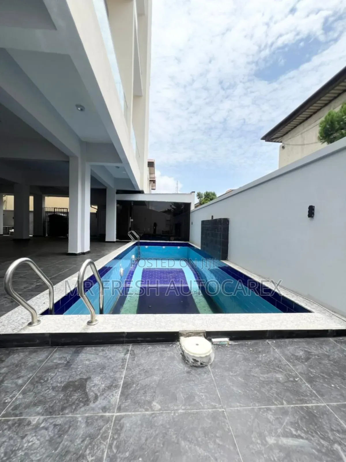 2bdrm Block of Flats in Lekki 1 for sale