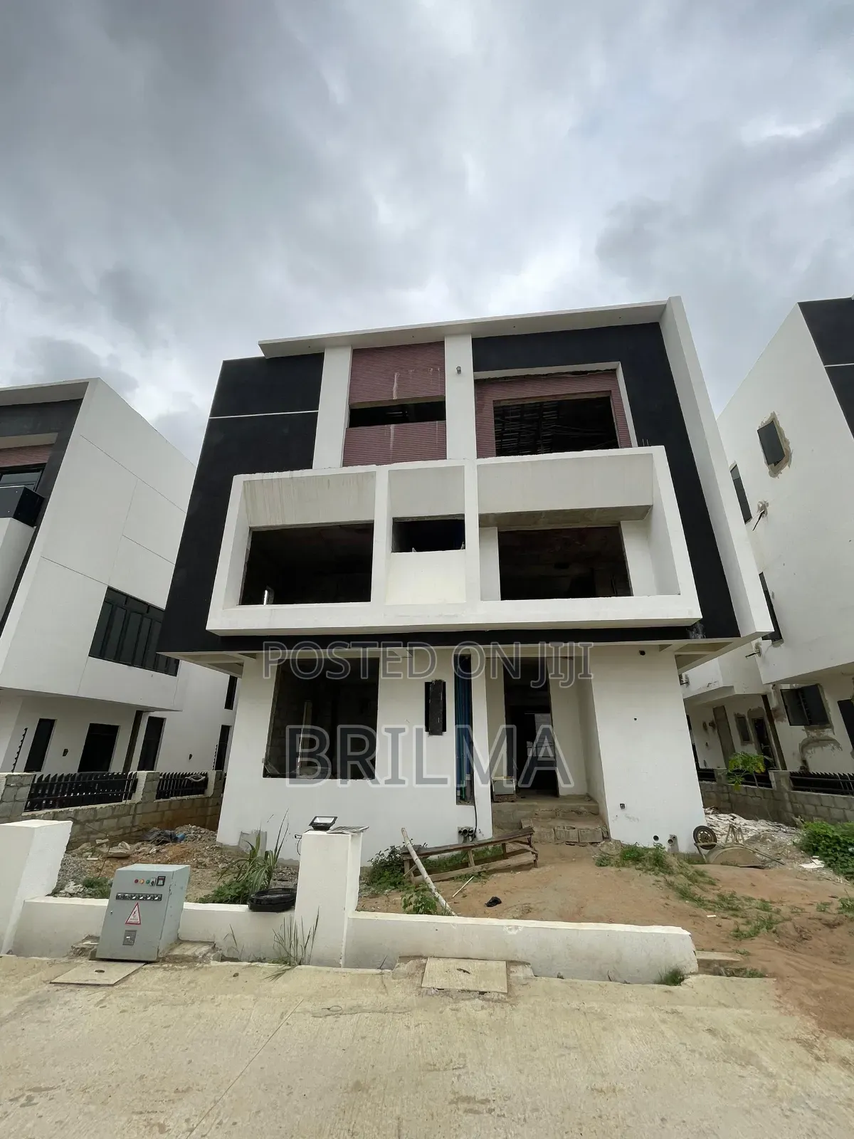 5bdrm Duplex in FHA for sale