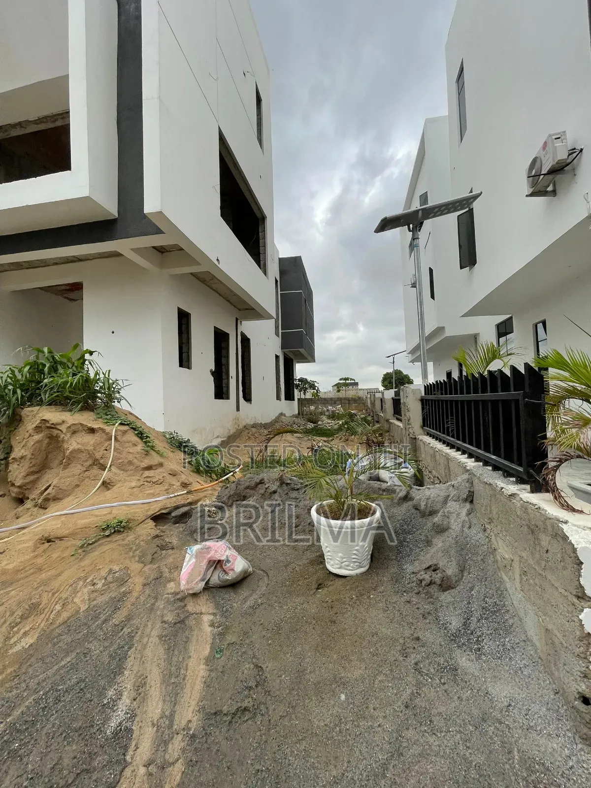 5bdrm Duplex in FHA for sale