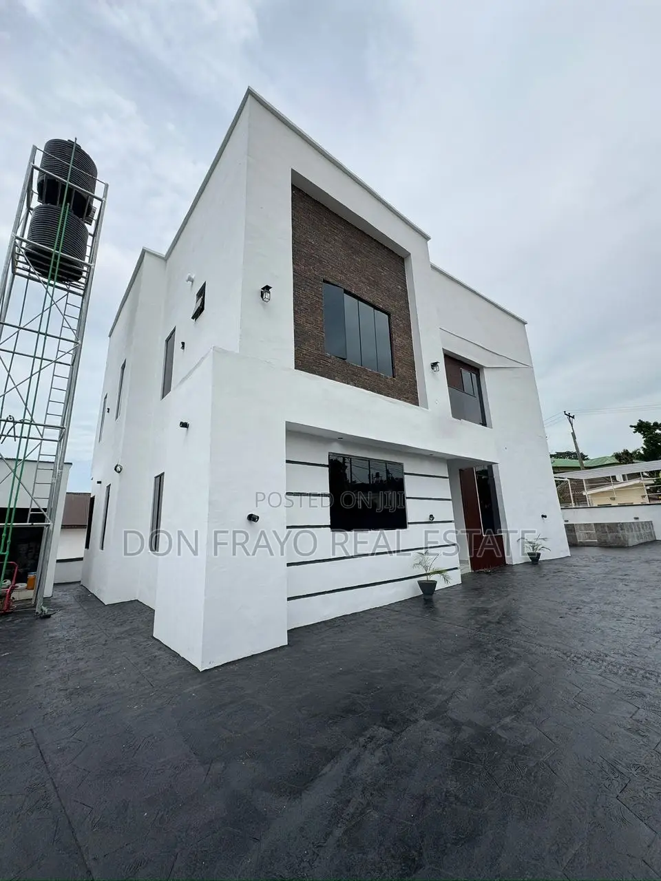 4bdrm Duplex in Onikoko Close Agodi for sale