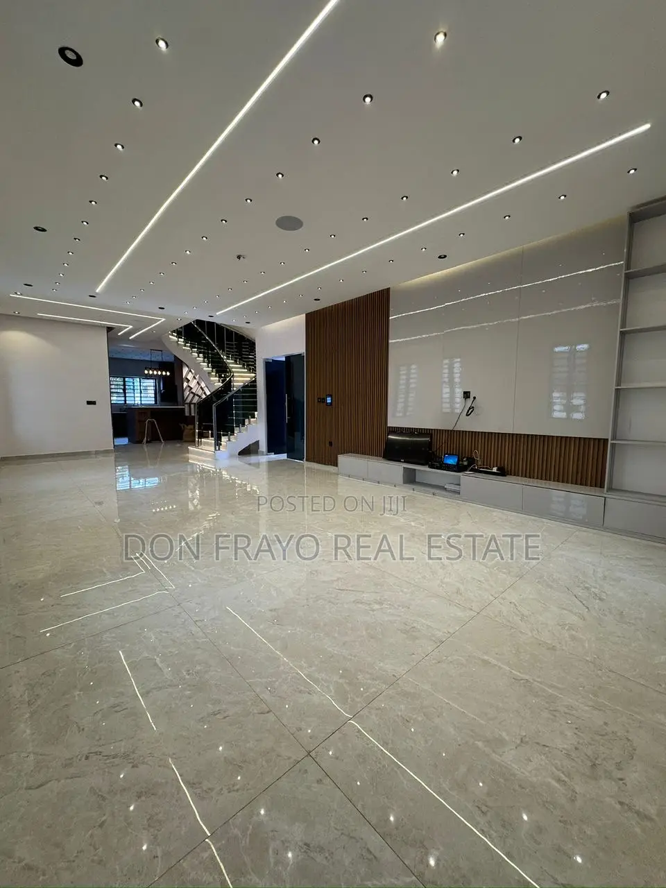 4bdrm Duplex in Onikoko Close Agodi for sale