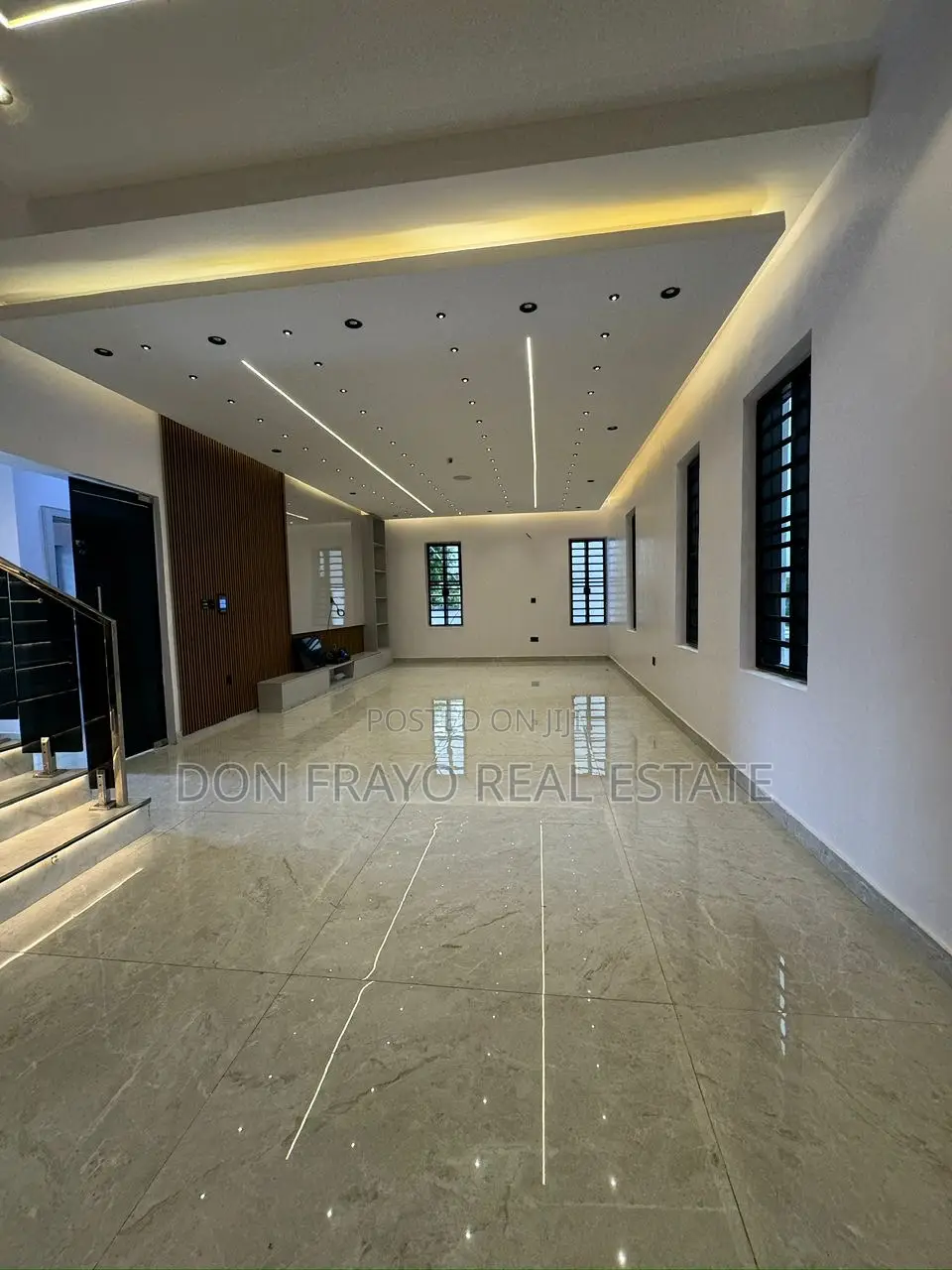 4bdrm Duplex in Onikoko Close Agodi for sale