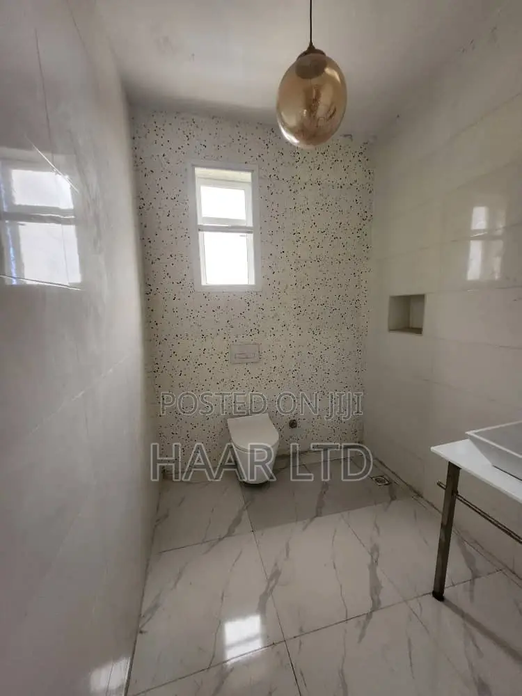 3bdrm Apartment in Ahmadu Bello Way for sale