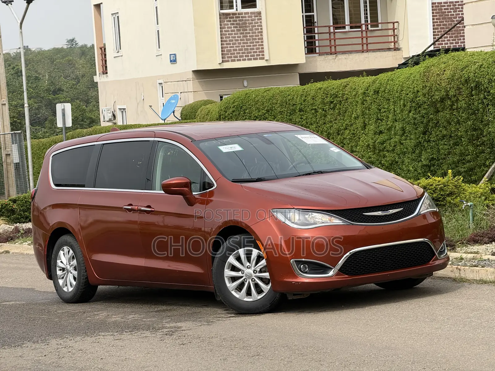 Chrysler Pacifica 3.6 Petrol FWD 2018 Brown