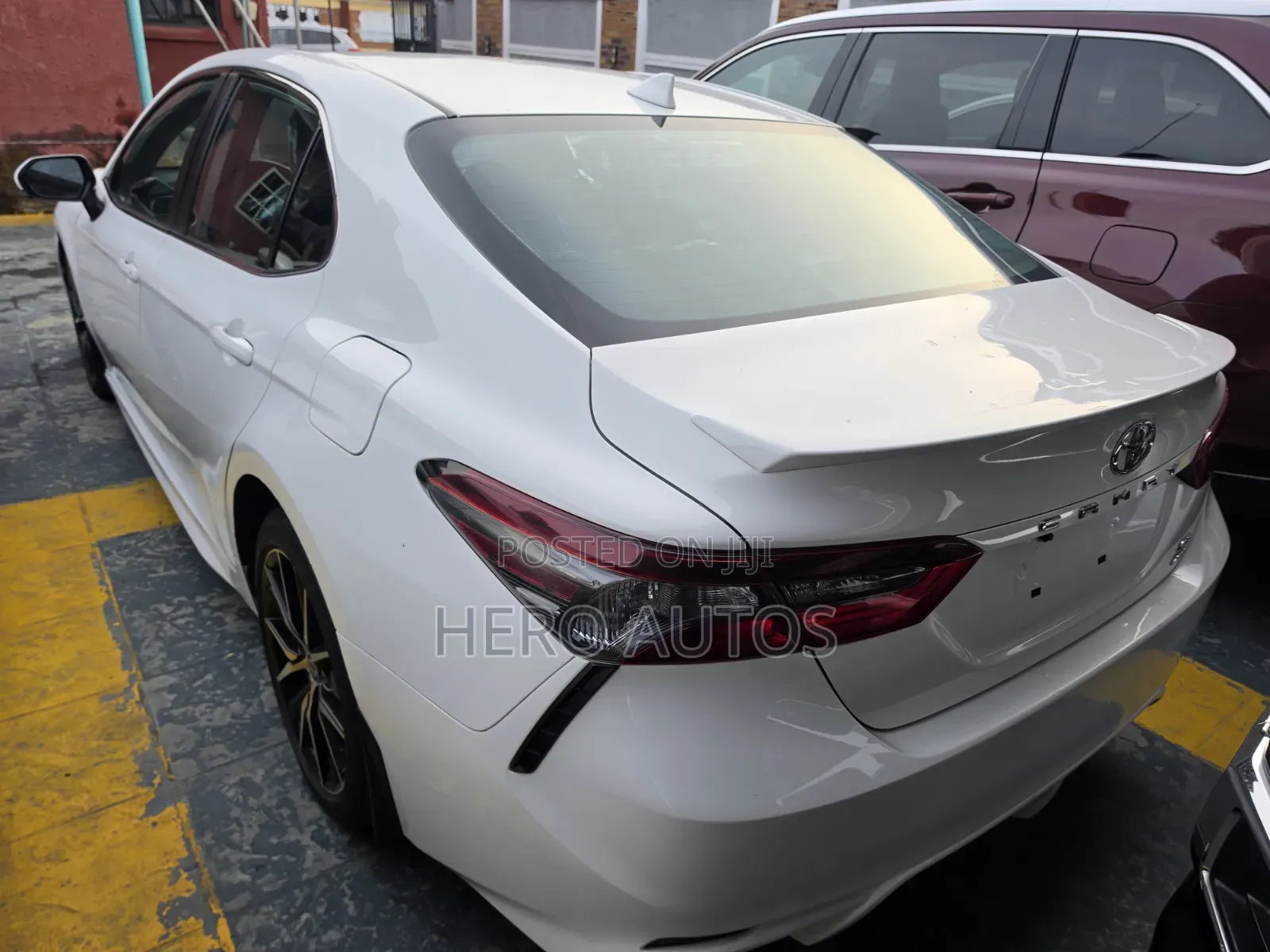 Toyota Camry SE 2021 White