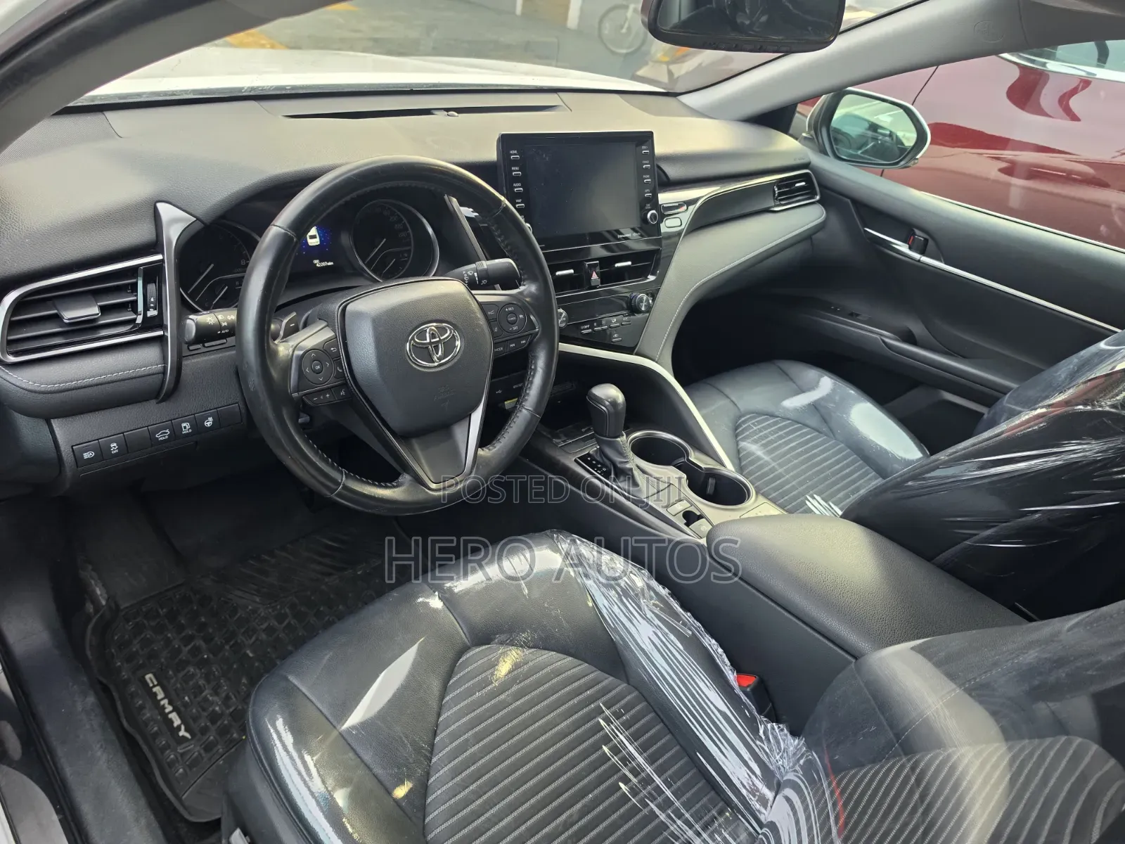 Toyota Camry SE 2021 White