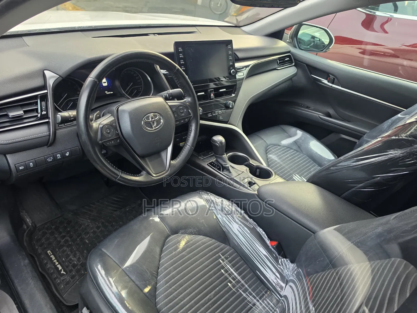 Toyota Camry SE 2021 White
