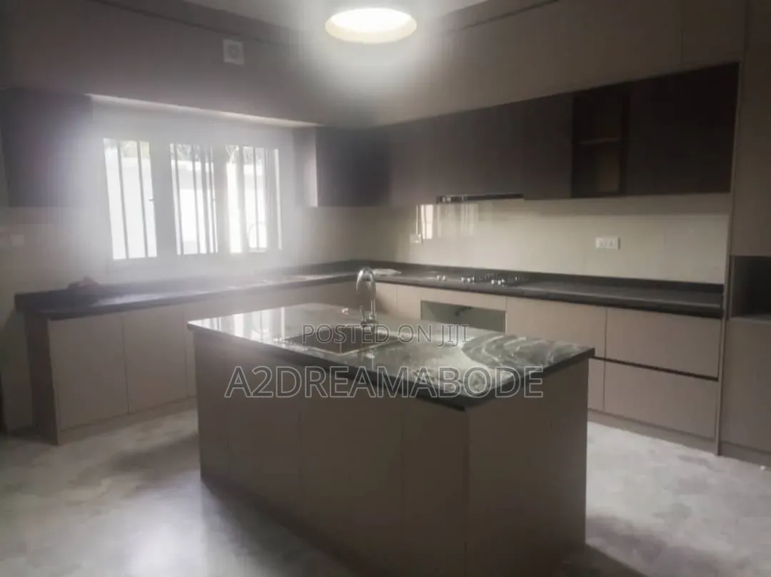 5bdrm Duplex in Ikeja Gra for rent