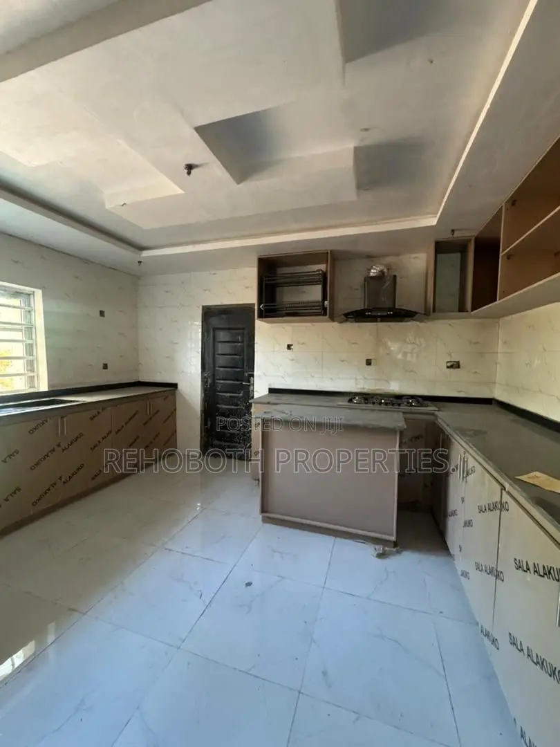 3bdrm Apartment in Alalubosa for rent