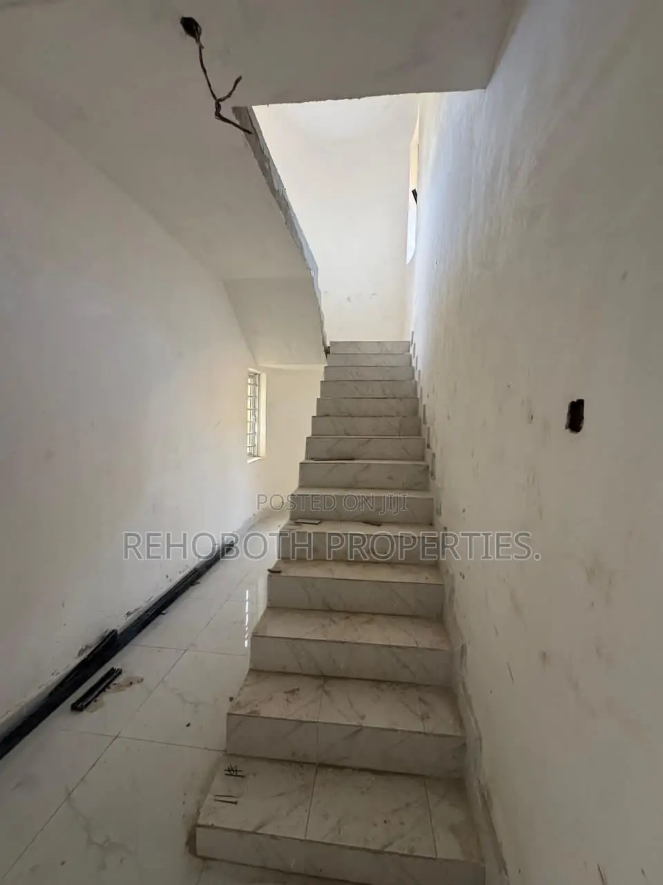 3bdrm Apartment in Alalubosa for rent