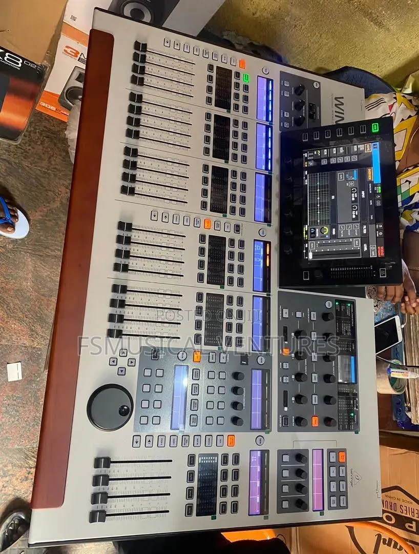 Behringer Wing 48-Channel, 28-Bus Full Stereo Digital Mixing Console