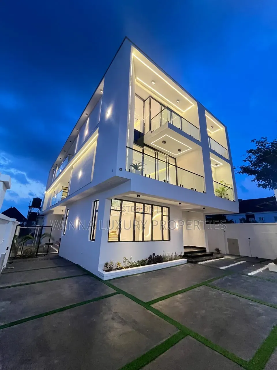 7bdrm Mansion in Apo Resettlement for sale