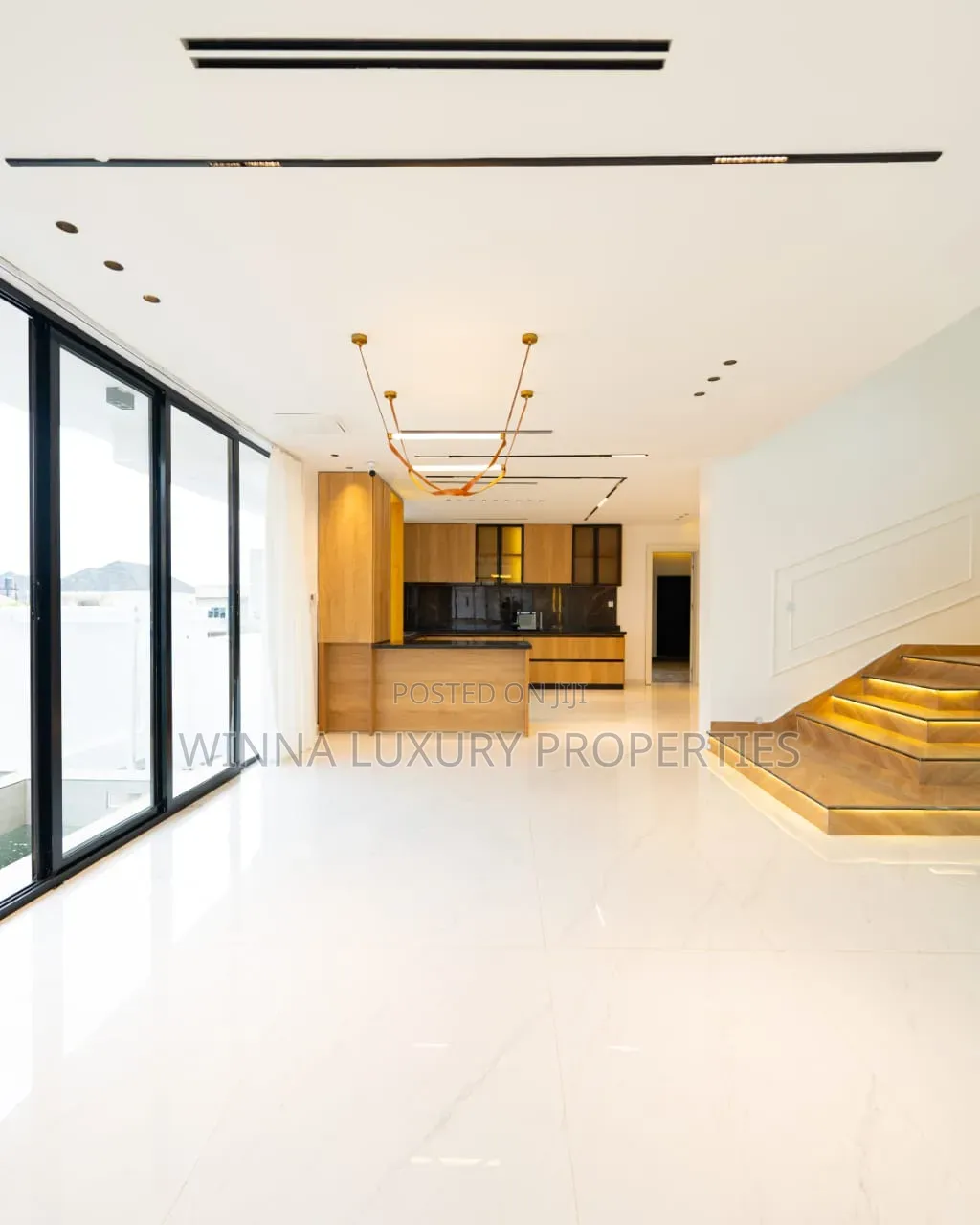 7bdrm Mansion in Apo Resettlement for sale