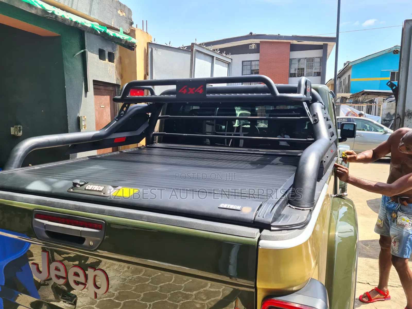 Roller Boot Cover and Rugged Bar Jeep Gladiator