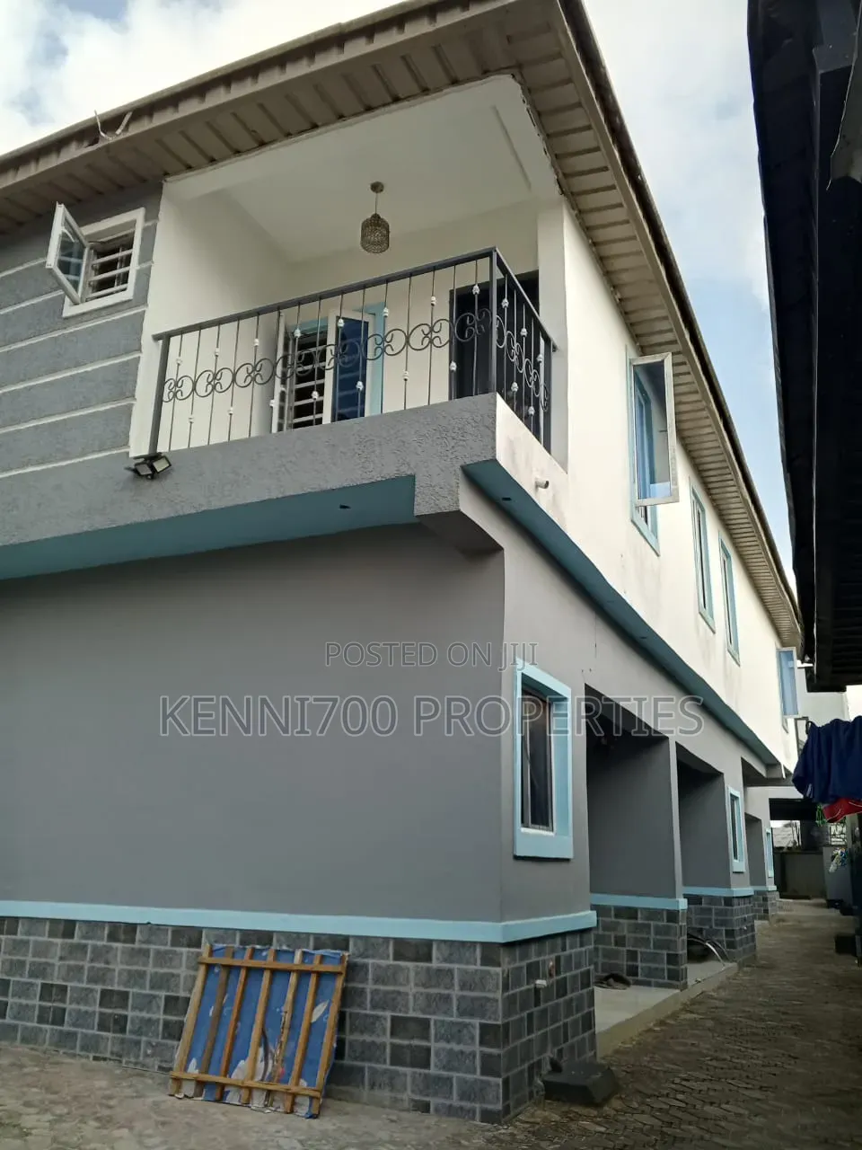 6bdrm Block of Flats in Araromi, Elerangbe for sale