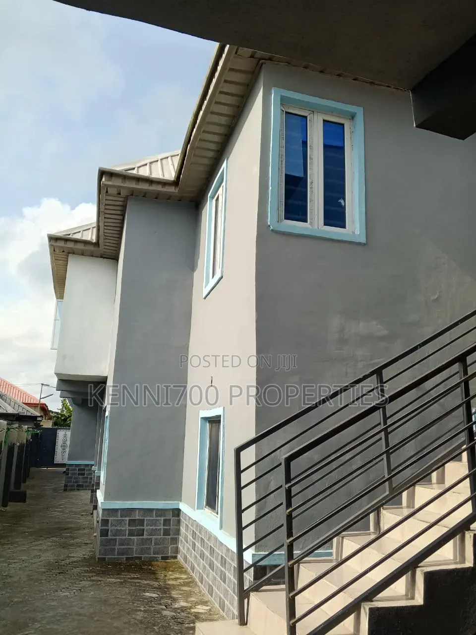 6bdrm Block of Flats in Araromi, Elerangbe for sale