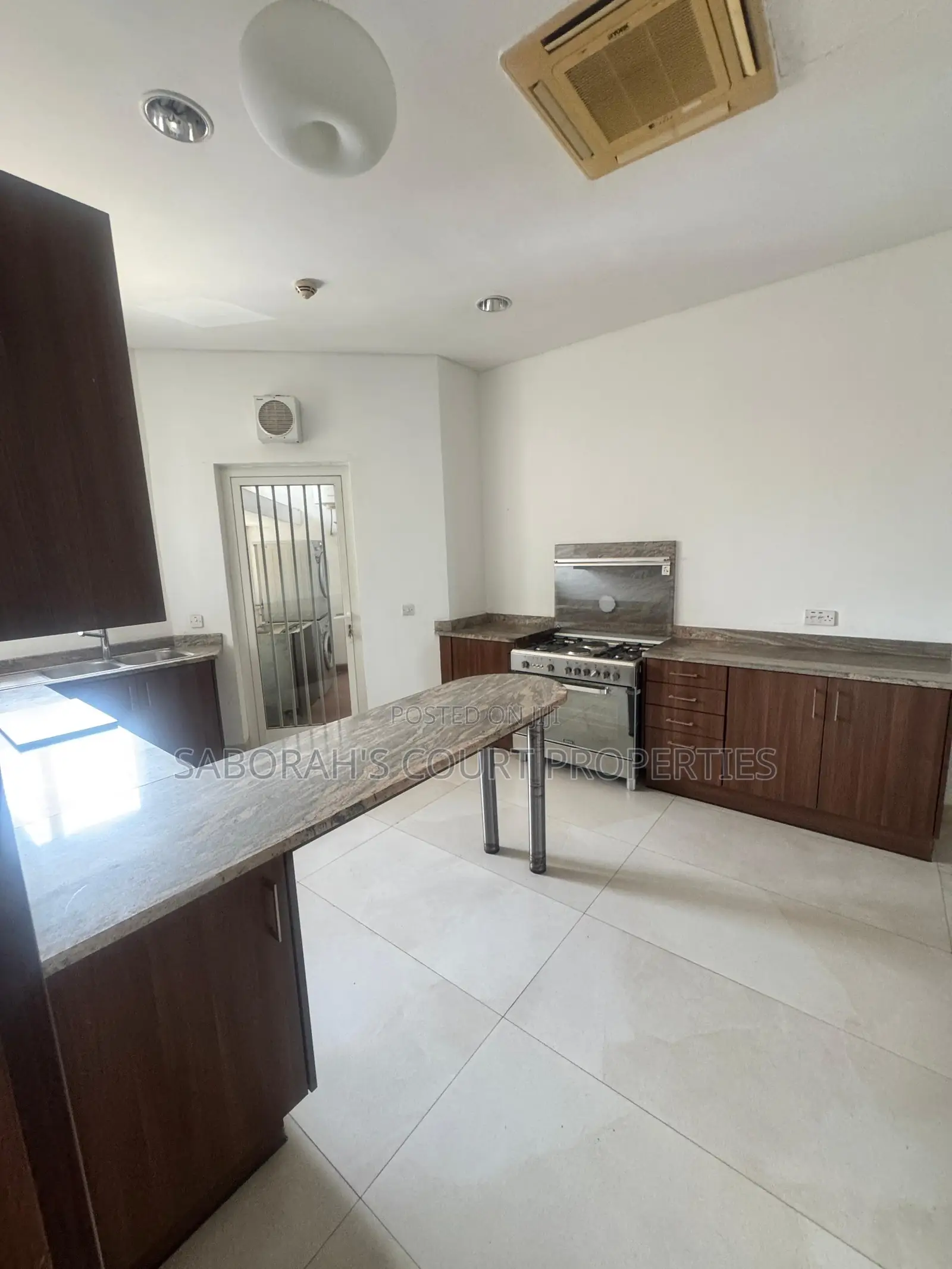 3bdrm Apartment in Banana Island for rent