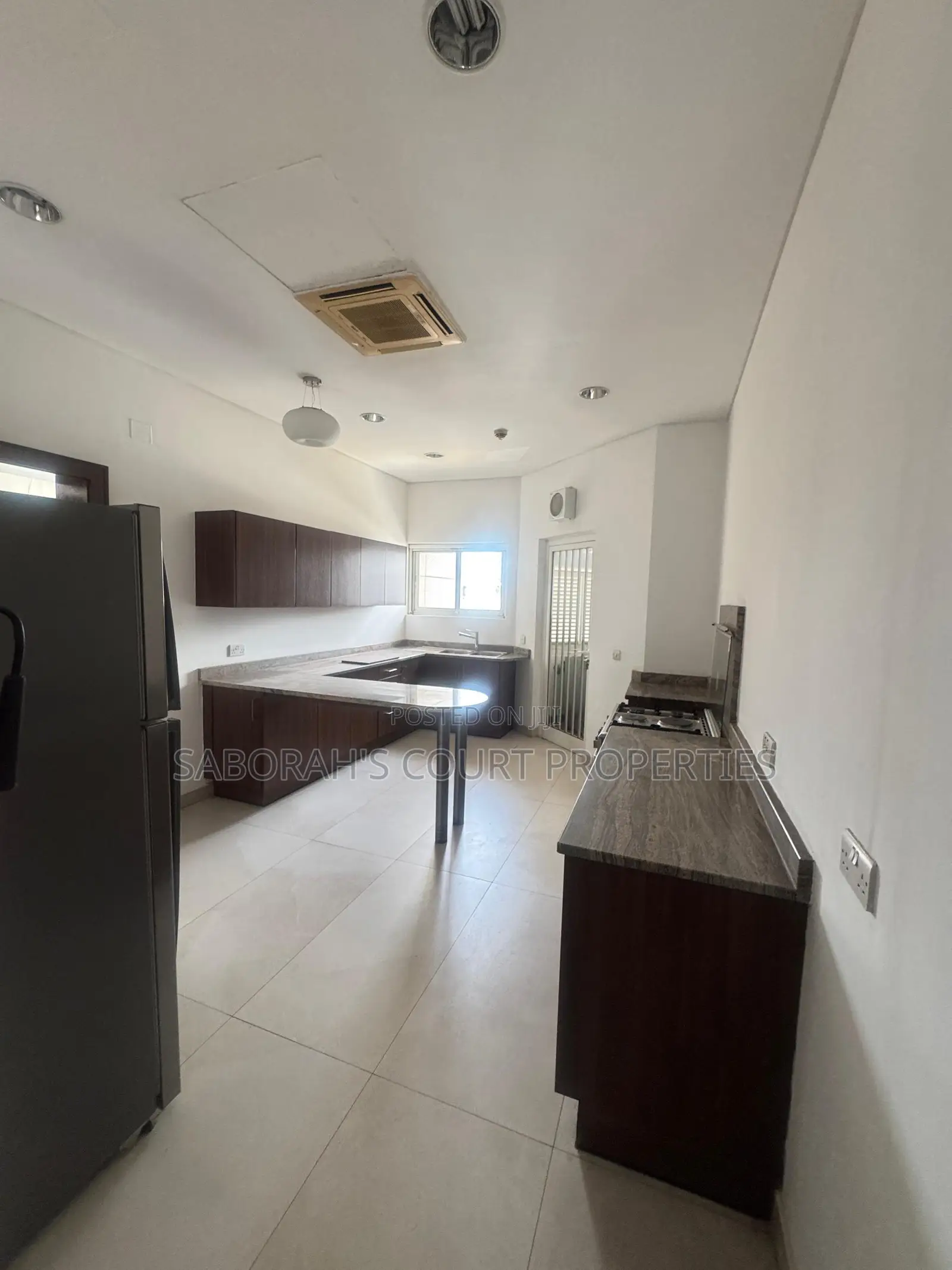 3bdrm Apartment in Banana Island for rent