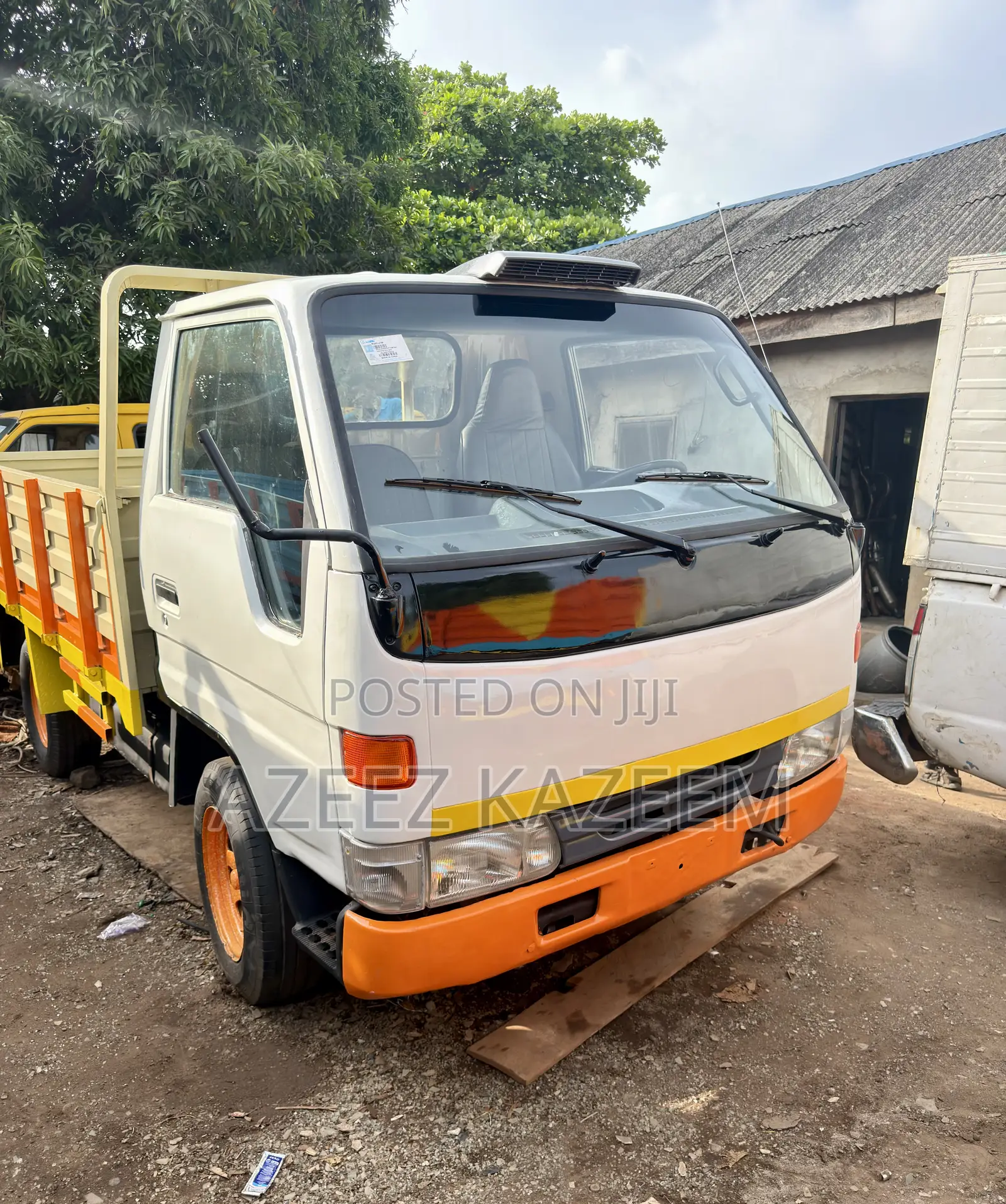 Toyota Dyna 150 Direct Hand 3 Drop Side Bucket