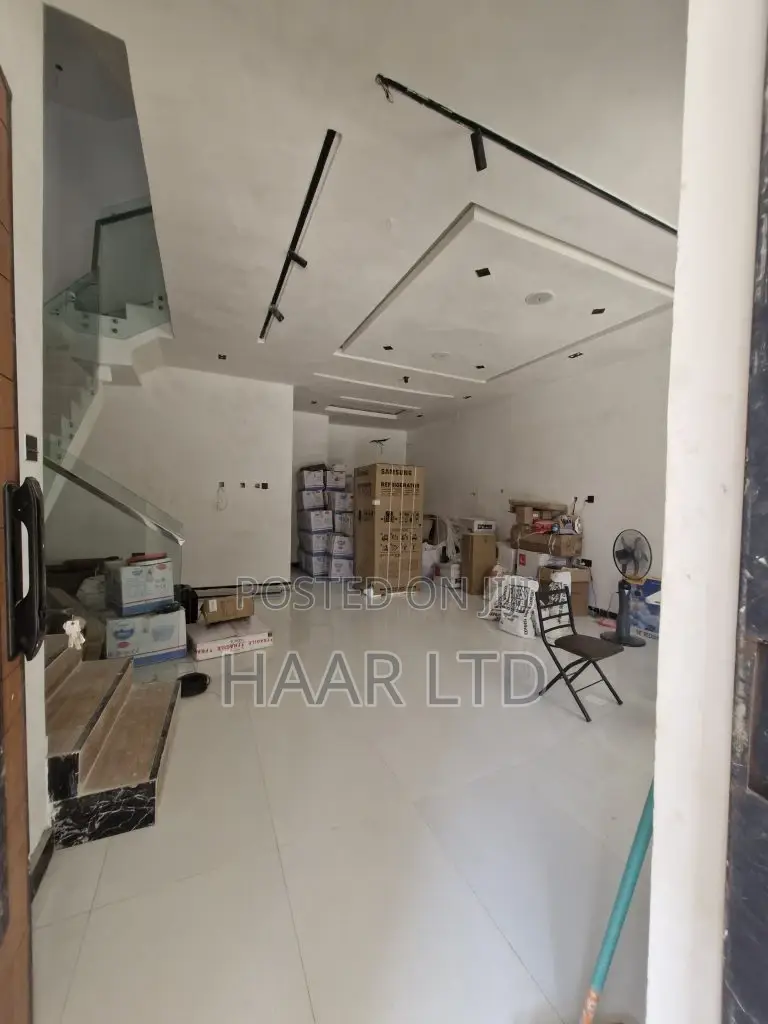 5bdrm Duplex in Ikate for sale