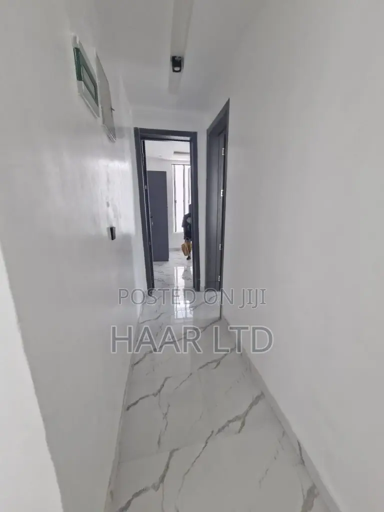 5bdrm Duplex in Chevron for sale