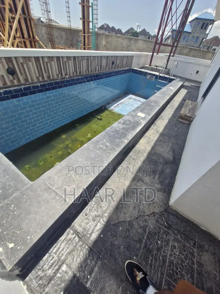 5bdrm Duplex in Chevron for sale