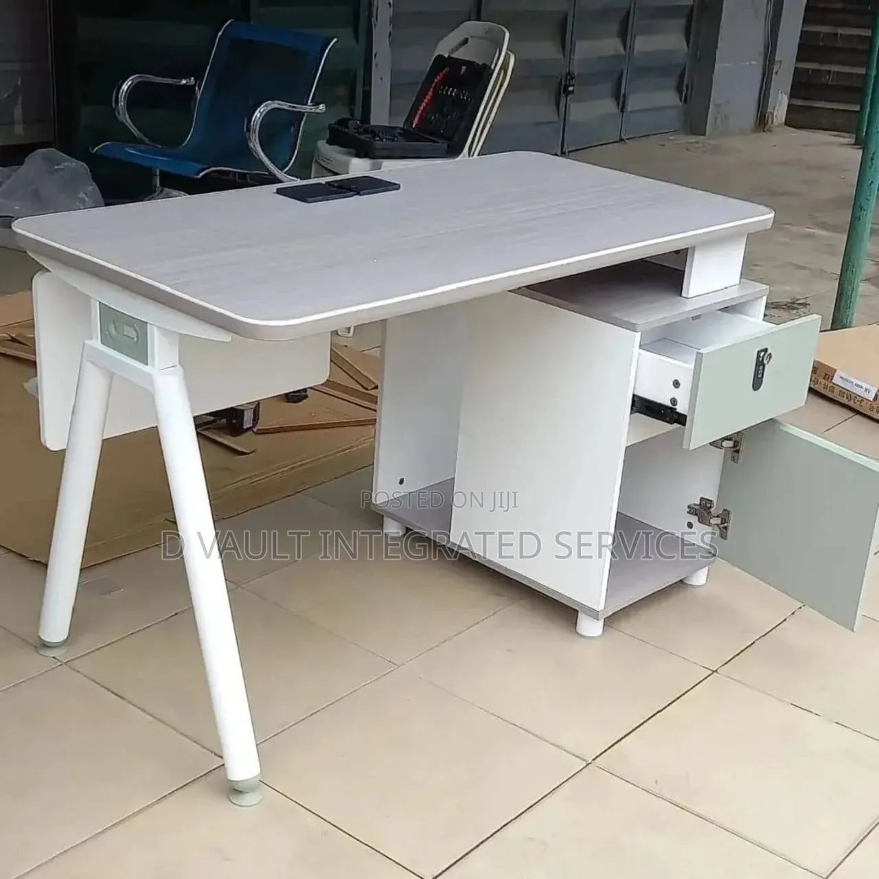 Offioffice Table With Drawer