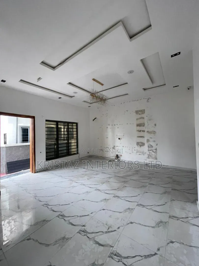 4bdrm Duplex in Lekki Phase 2 for sale