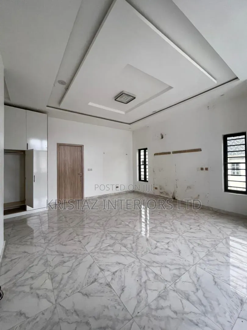 4bdrm Duplex in Lekki Phase 2 for sale