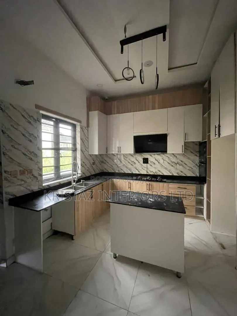 4bdrm Duplex in Lekki Phase 2 for sale