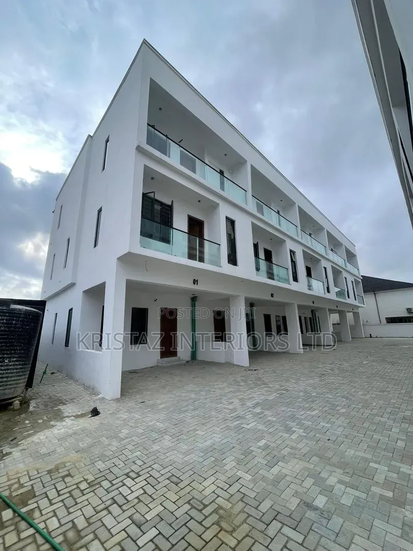 4bdrm Townhouse/Terrace in Lekki Phase 2 for sale