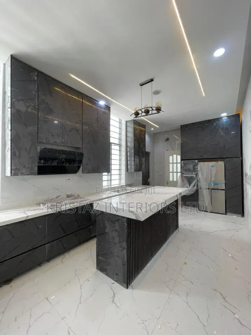 5bdrm Duplex in Ikota for sale