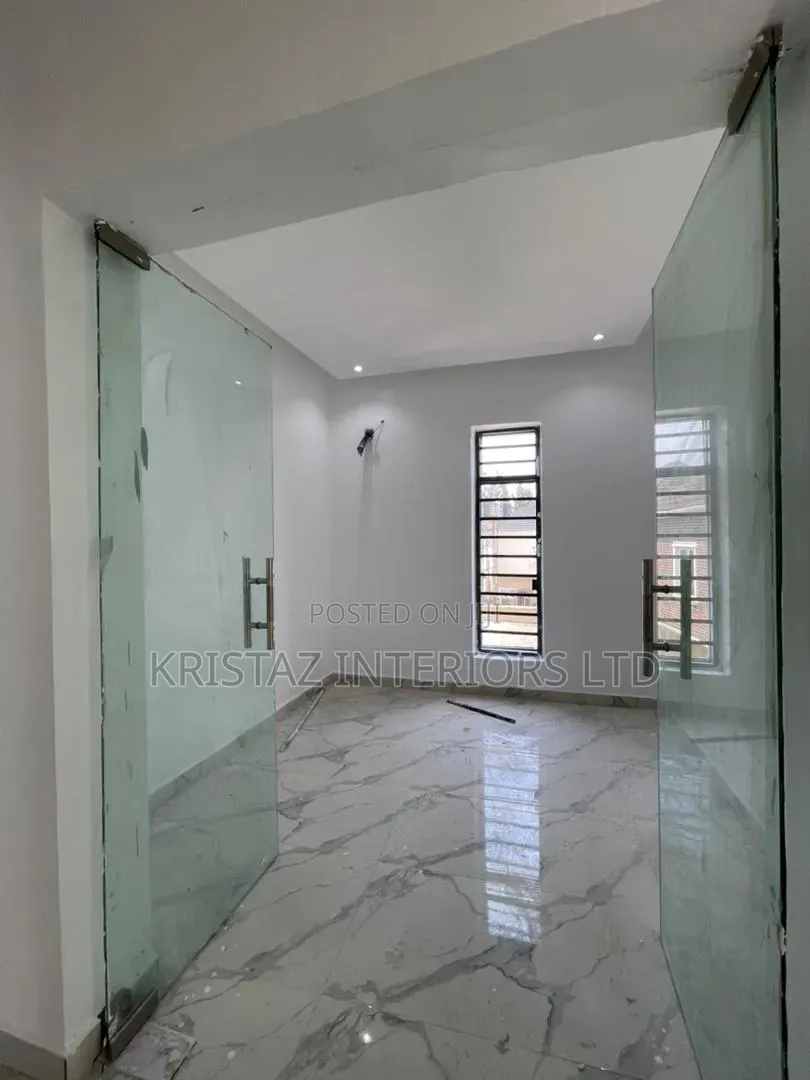 5bdrm Duplex in Ikota for sale