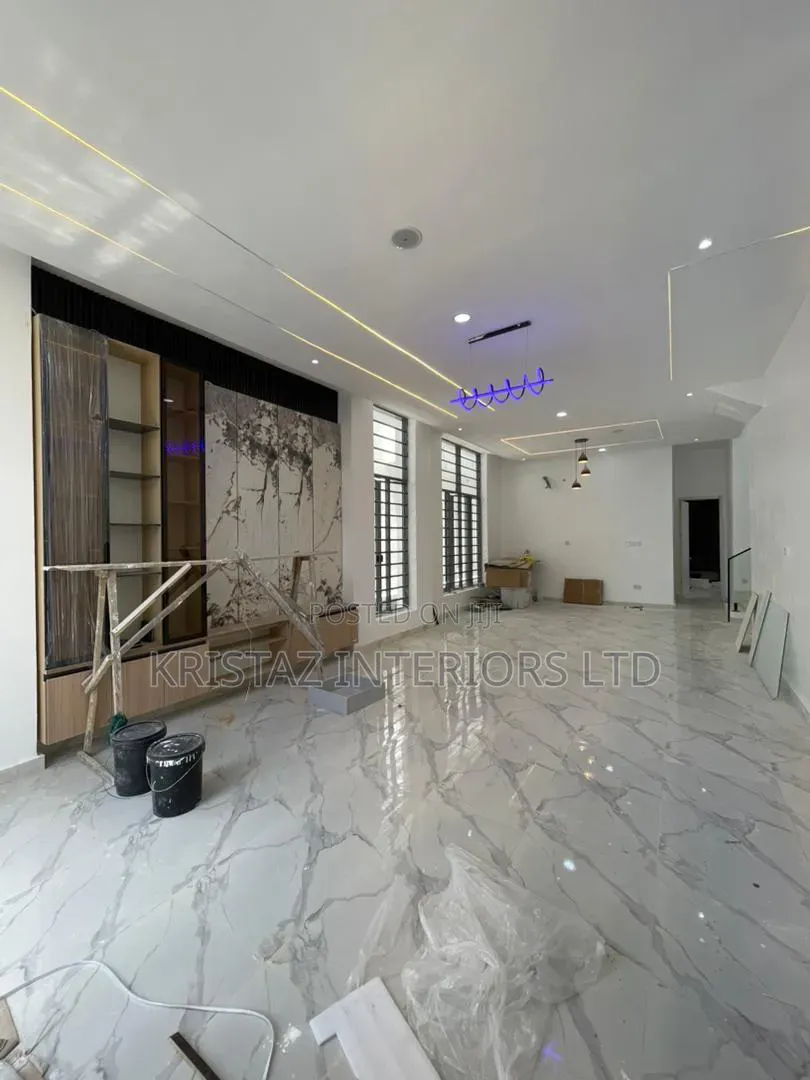 5bdrm Duplex in Ikota for sale
