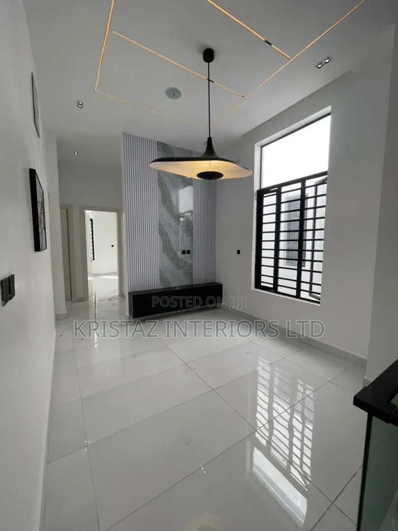 5bdrm Duplex in Lekki Phase 2 for sale