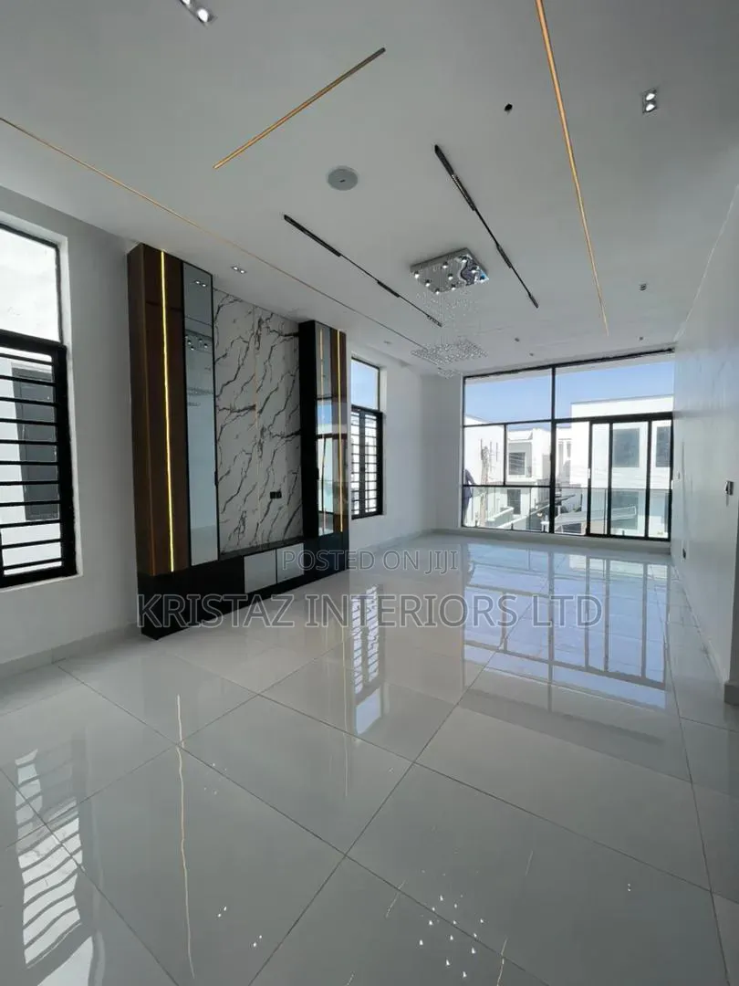 5bdrm Duplex in Lekki Phase 2 for sale