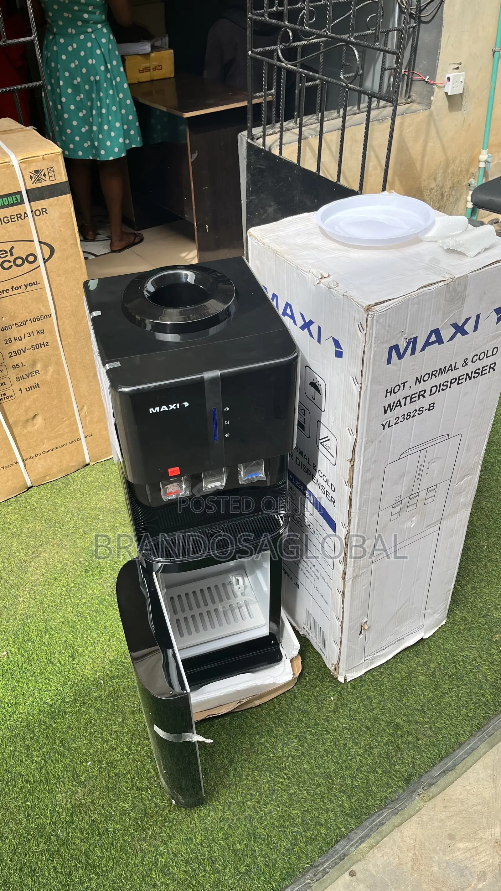 Maxi Water Dispenser Yl2382s-B – Energy Efficient Water Machine