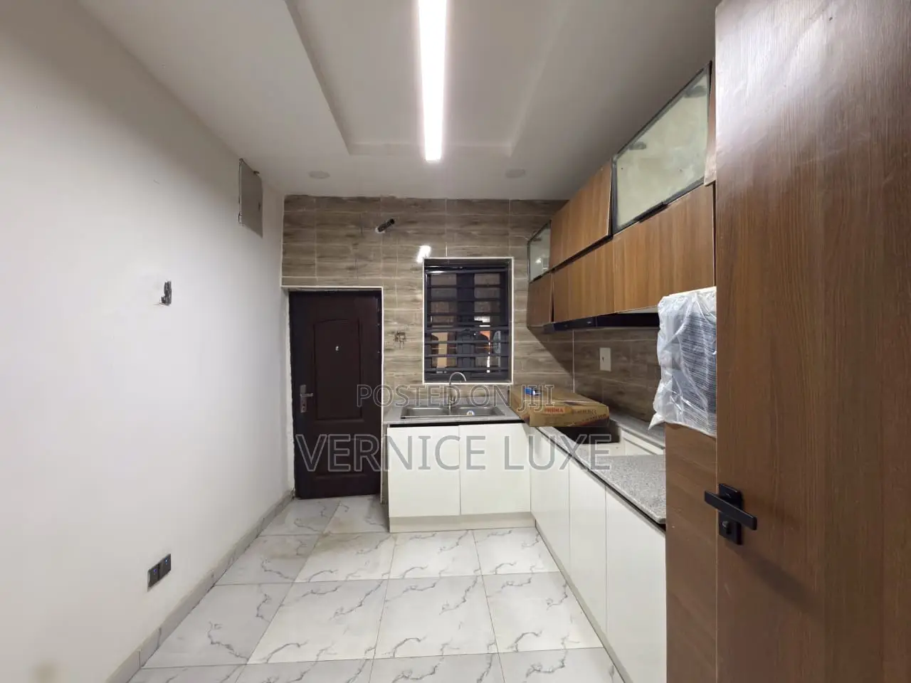 4bdrm Townhouse/Terrace in Chevron for sale