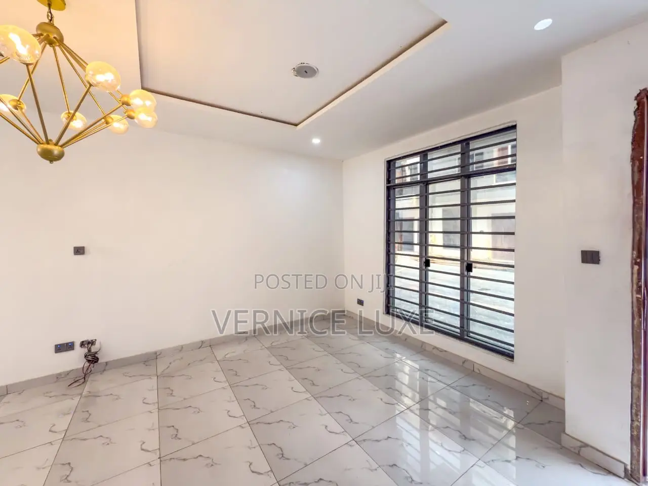 4bdrm Townhouse/Terrace in Chevron for sale