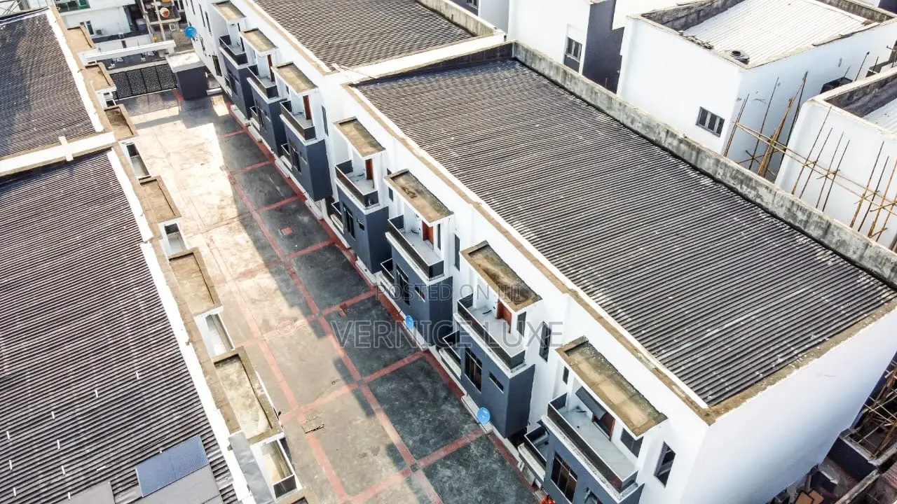 4bdrm Townhouse/Terrace in Chevron for sale