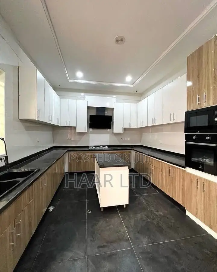 5bdrm Duplex in Lekki Phase 2 for rent
