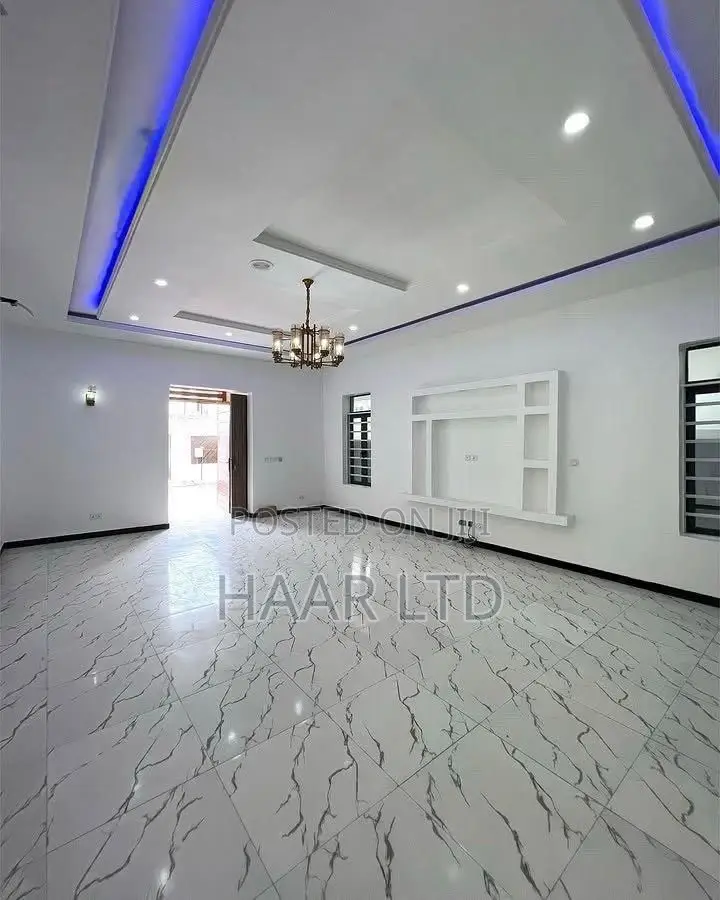 5bdrm Duplex in Lekki Phase 2 for rent