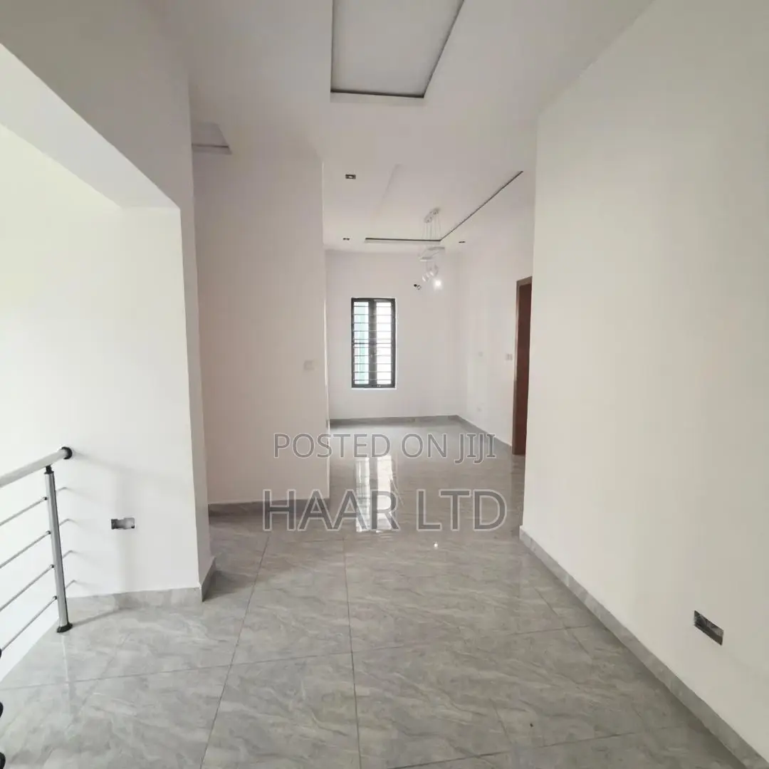 5bdrm Duplex in Ikota for rent