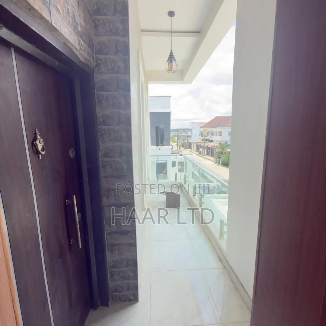 5bdrm Duplex in Ikota for rent